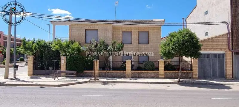 Chalet en Venta 9 Dormitorios La Almunia de Doña Godina