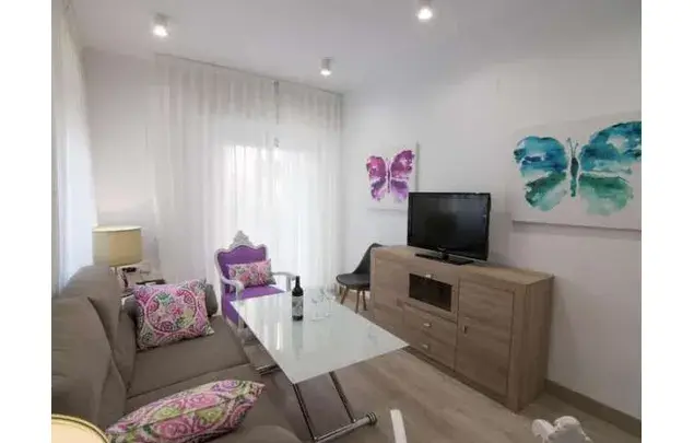Apartamento 4 Dormitorios Amueblado en Granada