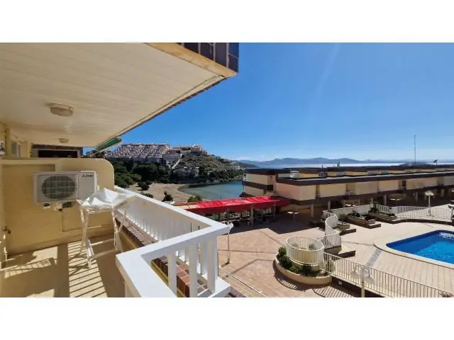 Alquiler Vacacional Verano: Apartamento con Vistas al Mar y Piscina en La Manga