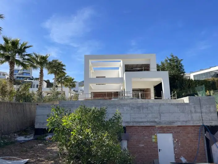 Villa de Lujo en Venta 4 Dormitorios 5 Baños Mijas