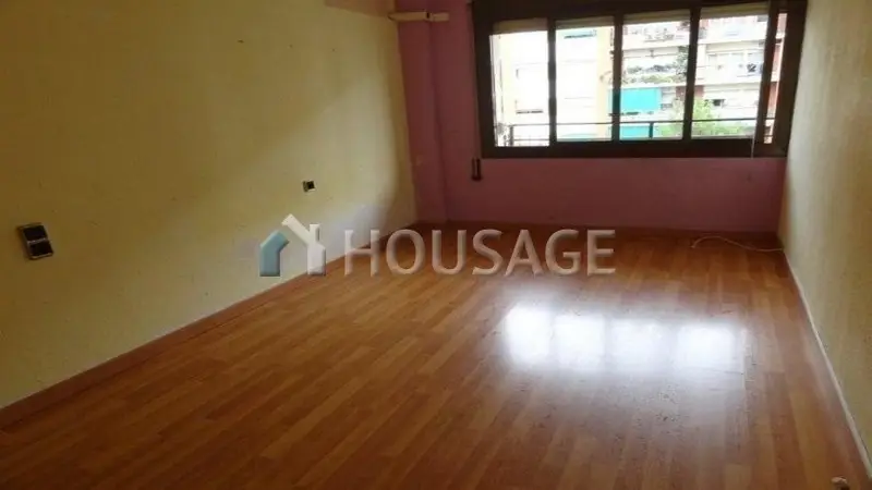 Piso en venta en Rubi 3 habitaciones 1 bao 6670 m2