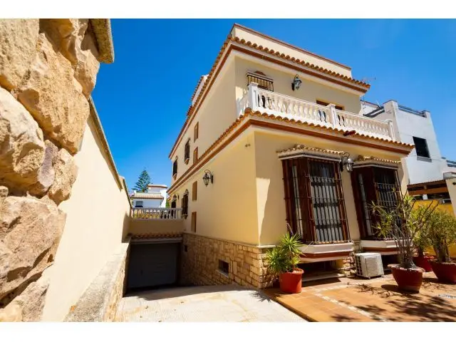 Chalet con Piscina Climatizada en La Laguna