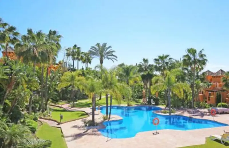 Pareado en alquiler en El Paraíso, Benahavís, Málaga