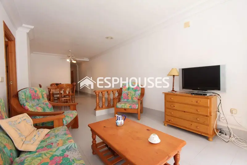 Apartamento en Guardamar Playa con Vistas al Mar y Garaje