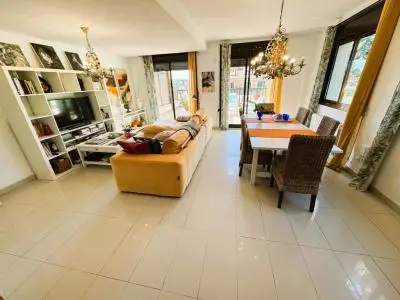 Casa Pareada en Pallaresos Tarragona 5 habitaciones 4 baños Jardin Piscina