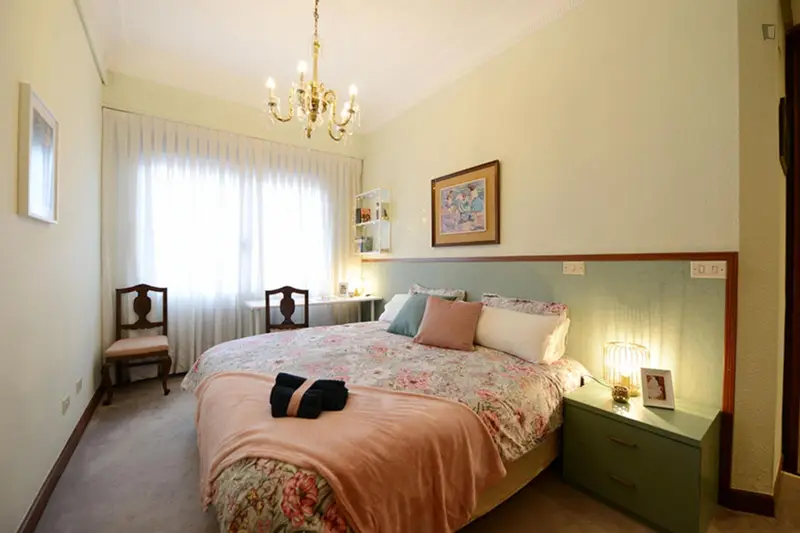 Habitacion Doble con Baño Privado en Piso Compartido Indautxu