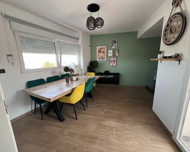 Casa de Pueblo de 4 Dormitorios en Venta