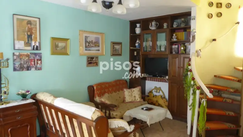 Chalet en venta con parking cerca de Avenida del Papa Luna