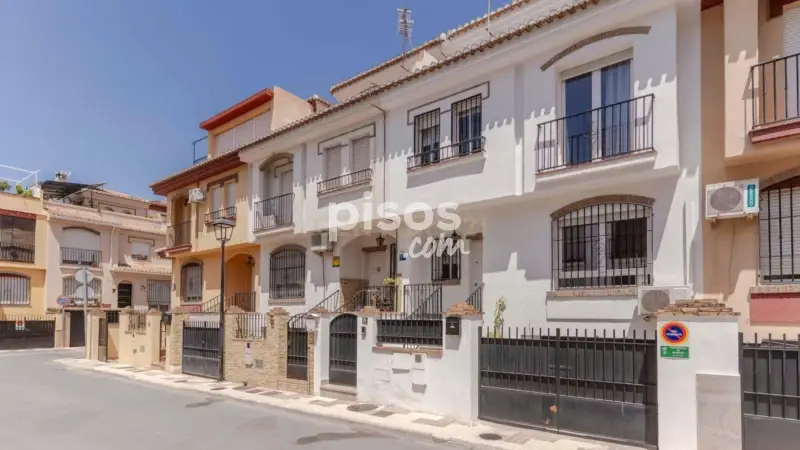 Casa adosada reformada en Maracena 195m2 3 habitaciones 3 baños