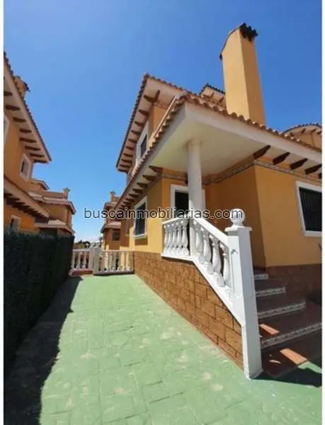 Villa en Venta Quesada 3 Dormitorios Sótano Piscina Comunitaria