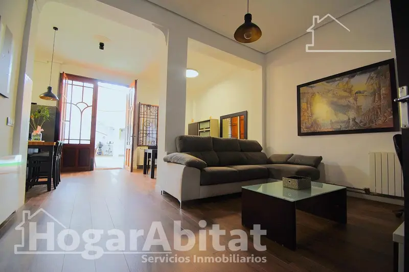 Casa en venta en Alcasser centro reformada con garaje y terraza