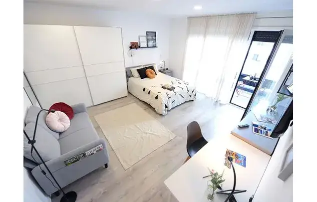 Alquiler de Habitaciones en Bilbao - Piso Amueblado con Balcón
