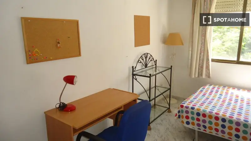 Habitaci	ón en piso compartido en C	rdoba