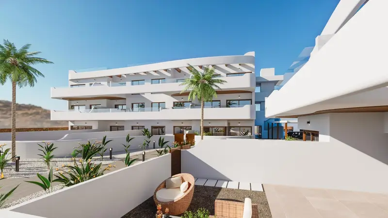 Complejo Residencial de Lujo Los Alcázares Cerca de Serena Golf