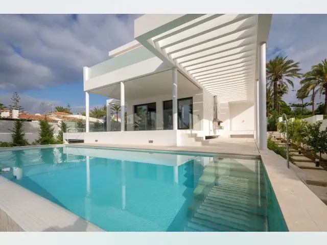 Villa de Lujo 4 Dormitorios Marbesa Playa Piscina Moderna
