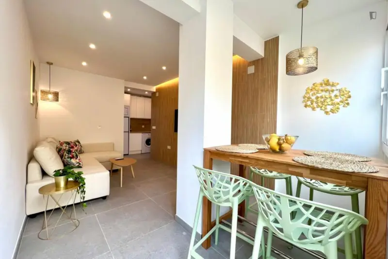 Un piso de 2 habitaciones, con área al aire libre
