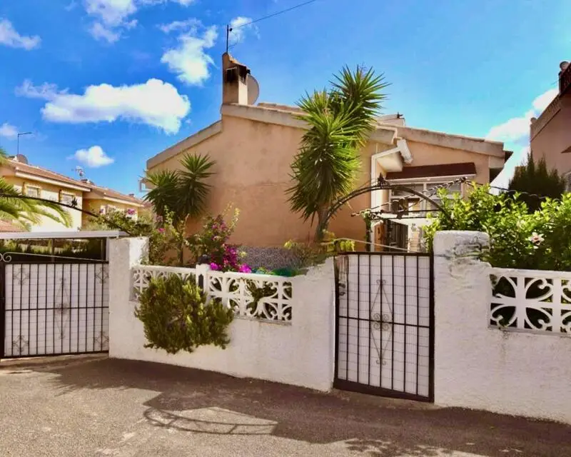 Villa en Ciudad Quesada 2 Dormitorios 2 Baños Jardin Piscina