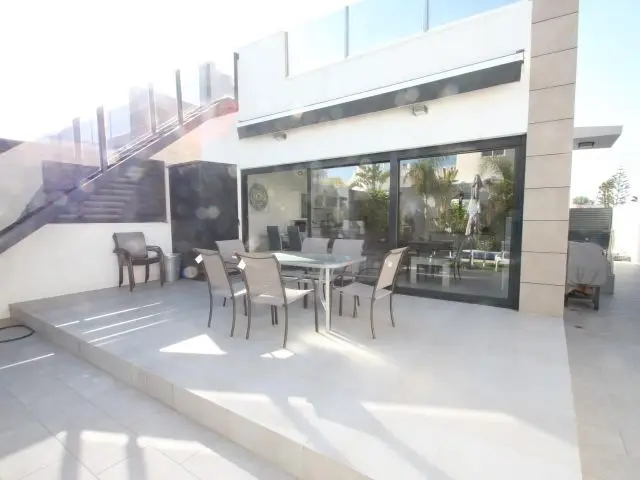 Chalet Semi Independiente de Lujo en La Siesta Torrevieja