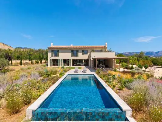 Finca de Lujo en Palma de Mallorca: Moderna y Tranquila