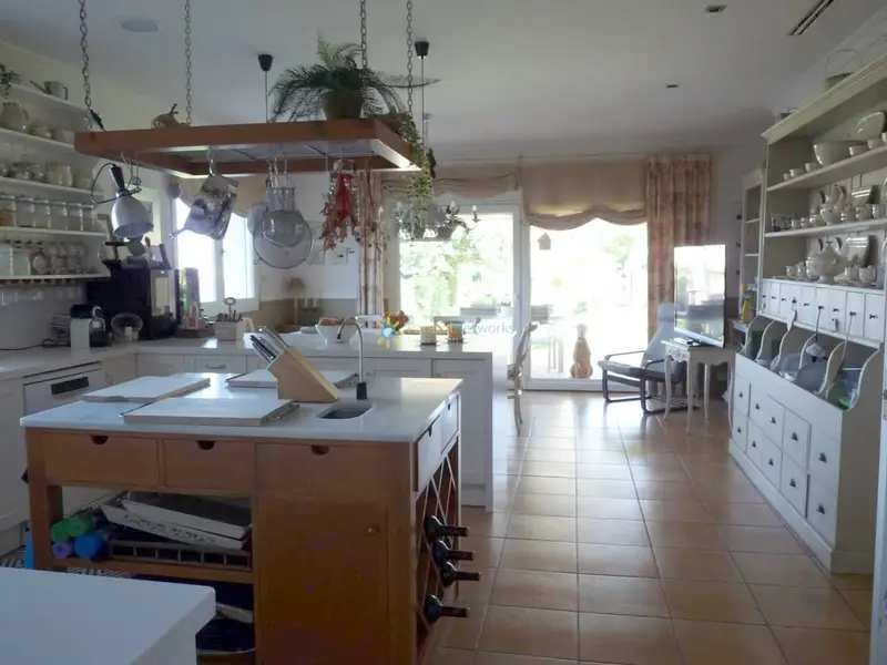 Chalet en Gandia con Piscina y Seguridad