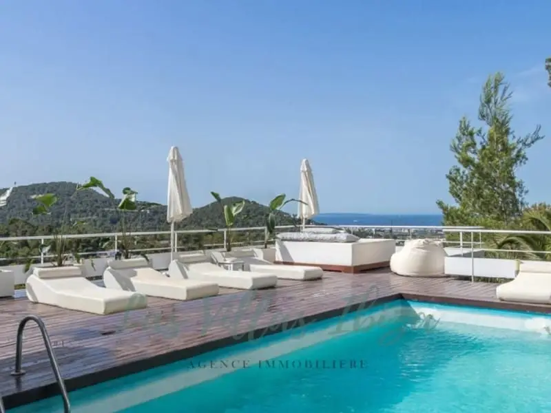 Villa de Lujo en Ibiza con 11 Habitaciones y Vistas Panor	micas