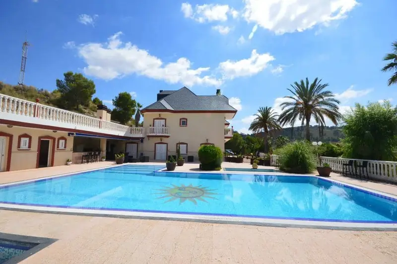Chalet de Lujo en Jumilla Murcia 8 Dormitorios Piscina