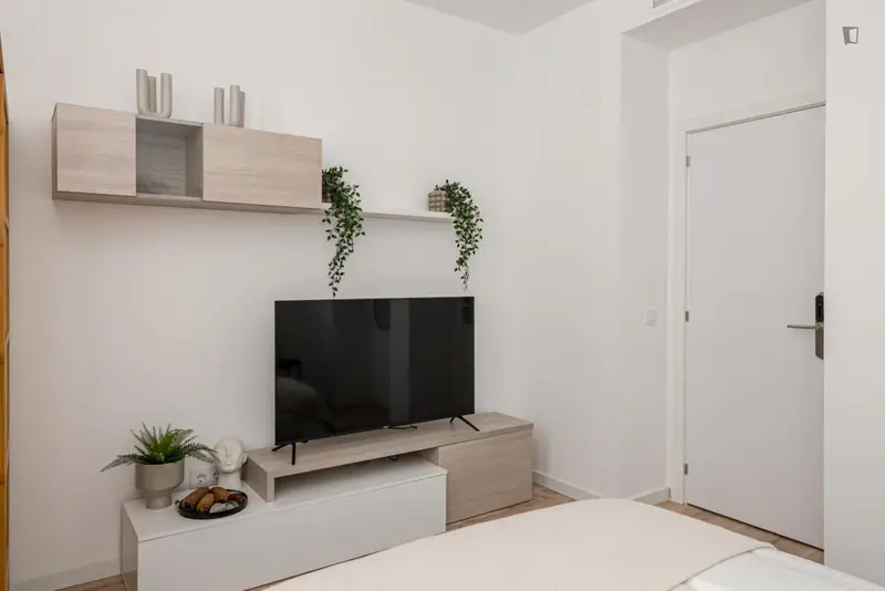Alquiler de habitación en Cisneros 73, Madrid