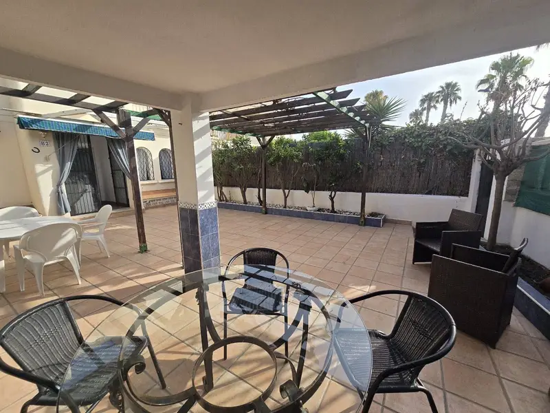 Chalet Adosado en Torrevieja con Jardin Privado y Piscina