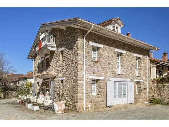 Casa de Piedra Reformada en Selores