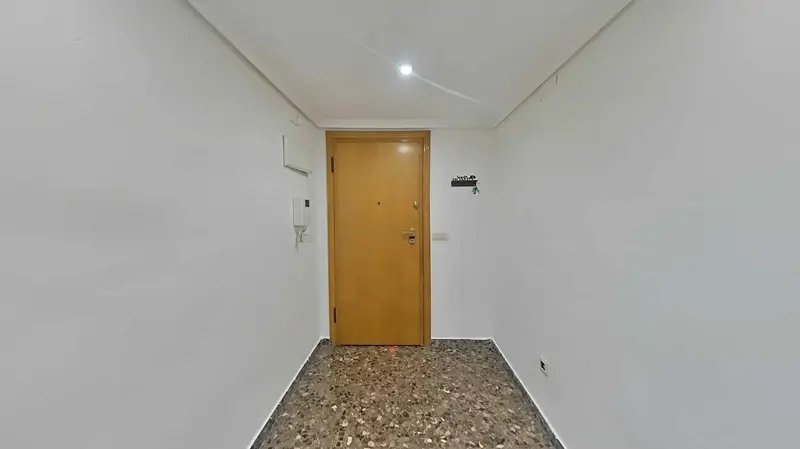 Piso en venta en Valencia: 3 habitaciones, 2 baños, terraza y garaje