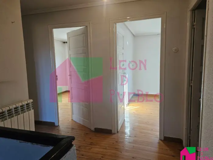 Casa con Huerta y Almacén cerca de León