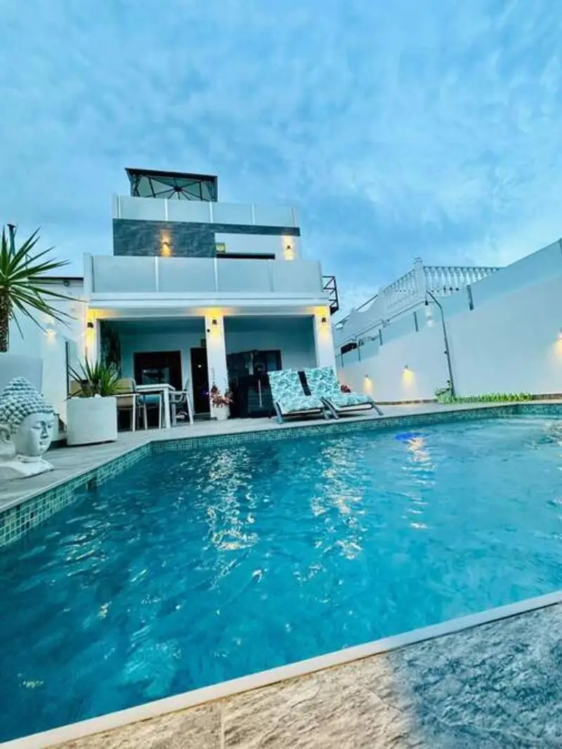 Villa de Lujo en San Miguel de Salinas con Jacuzzi y Piscina