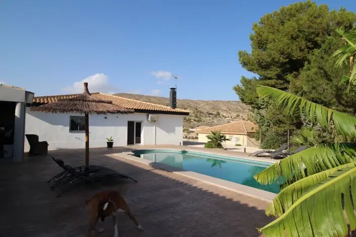 Villa 3 Dormitorios Fortuna Piscina Moderna