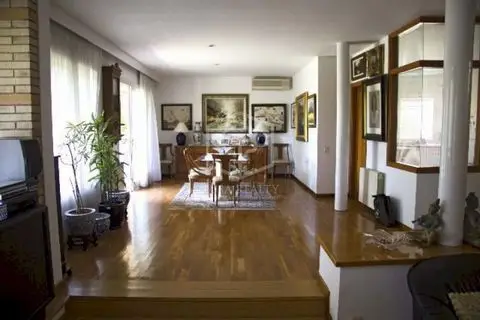 Casa Familiar en Cabrils 6 Dormitorios 700m2 Jardin Piscina