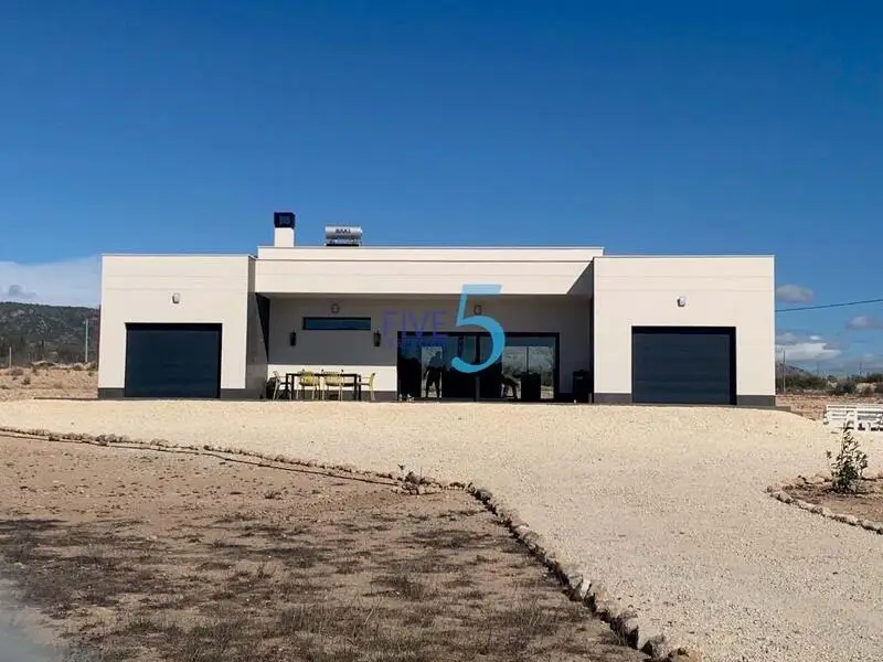 Villas de Lujo en Pinoso: Modernas y Tradicionales
