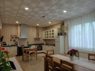 Chalet Independiente en Ponteareas con Piscina y Cabaña