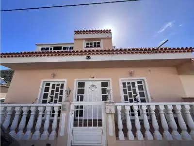 Casa con 3 Apartamentos en Buzanada Tenerife