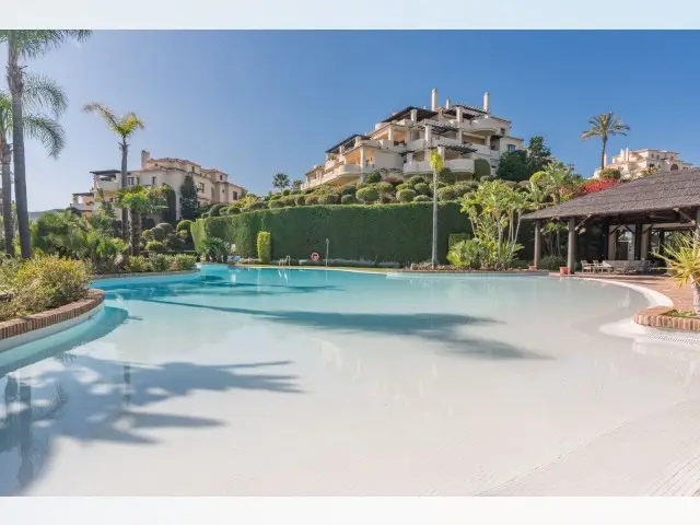 Atico de Lujo en Benahavis con Vistas al Golf