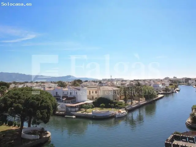 Apartamento con Solárium Piscina Parking y Amarre