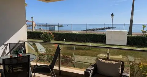 Apartamento en venta Estepona: Vistas al mar, piscina y seguridad 24h