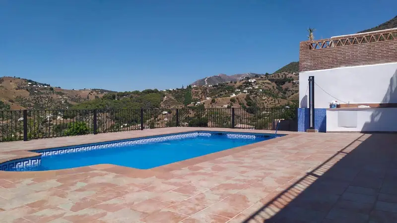 Chalet en Alquiler Frigiliana 5 Dormitorios 6 Banos Piscina Privada