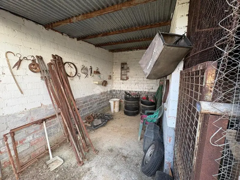 Casa Rural en Sierra de Fuentes con 4 Dormitorios y Jardín