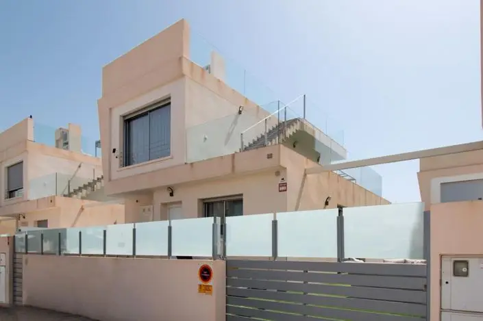 Villa en Venta 3 Dormitorios Mil Palmeras