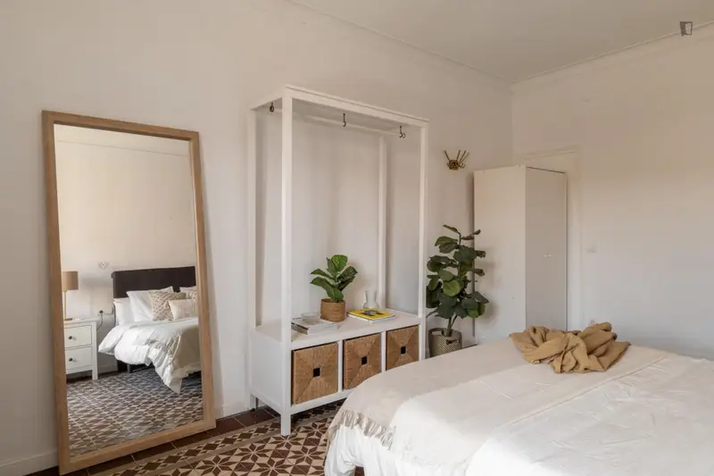 Habitaci	ón Doble con Balc	ón - Piso Compartido
