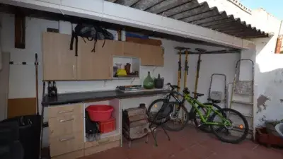 Chalet adosado reformado en Mediana de Aragón
