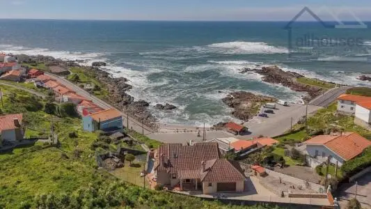 Chalet de Lujo en A Guarda con Vistas al Mar