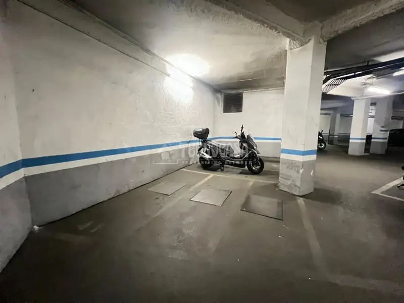 4 Plazas Parking Moto o Coche Pequeño Nou Barris