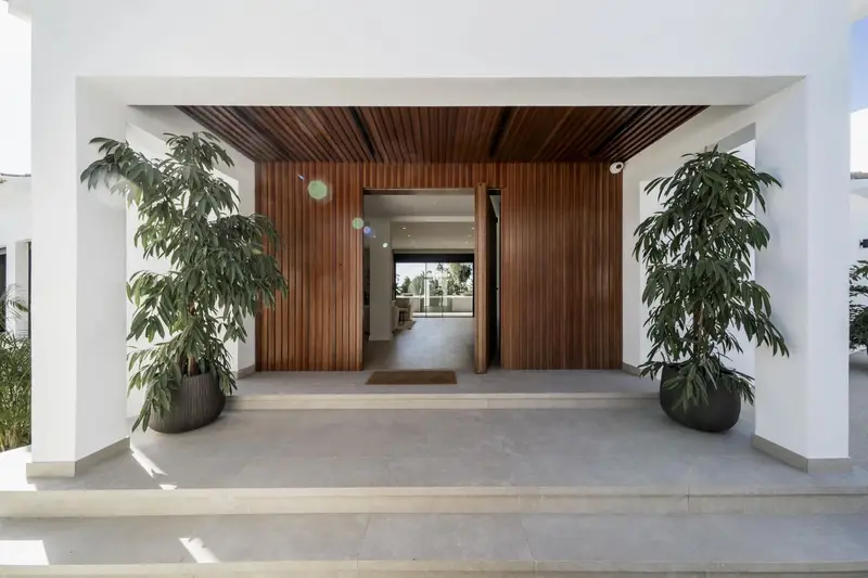Villa de Lujo en Marbella con Vistas al Mar y Piscina Privada