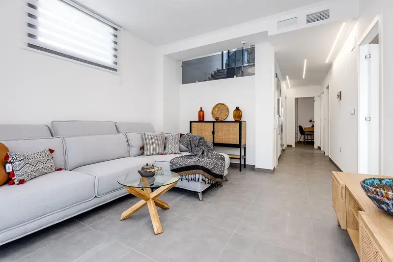 Chalet en venta Torrevieja con vistas al mar y piscina privada