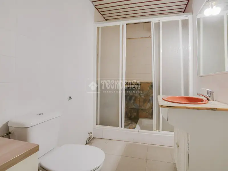 Piso en venta en Terrassa: 3 habitaciones, terraza y zona tranquila